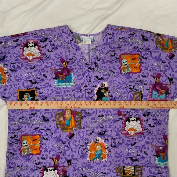 SB Fashion Scrubs V Neck Scrub Top Purple Background Medical Vet Tech
Sz Large - Picture 7 of 14